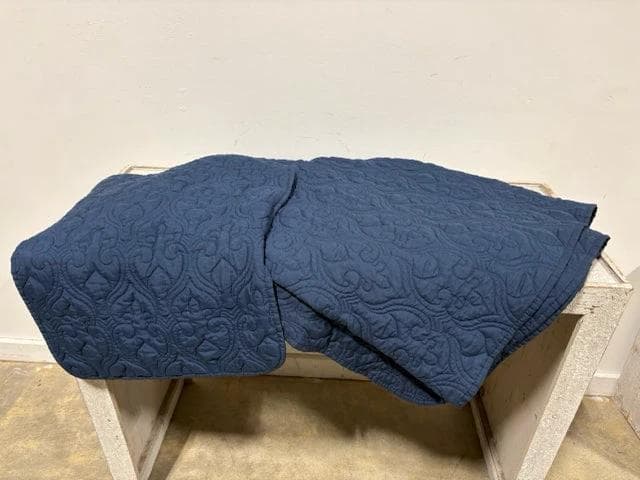 Twin / Twin XL Navy Quilt with Matching Sham