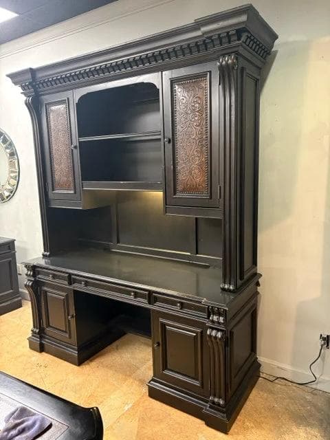 Hooker Computer Credenza Desk With Hutch