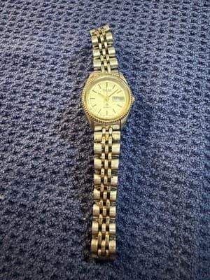 Vintage Omni Quartz Ltd Ladies Watch Gold Tone Day Date Hong Kong Jubilee RUNS