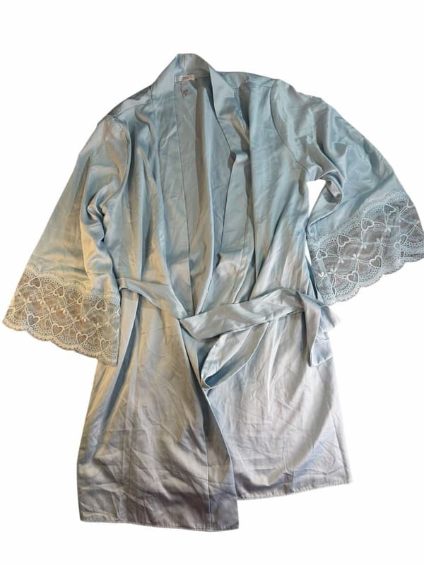Flora Nikrooz Genevive Lace-Trim Satin Kimono Robe in Ice Flow S//M