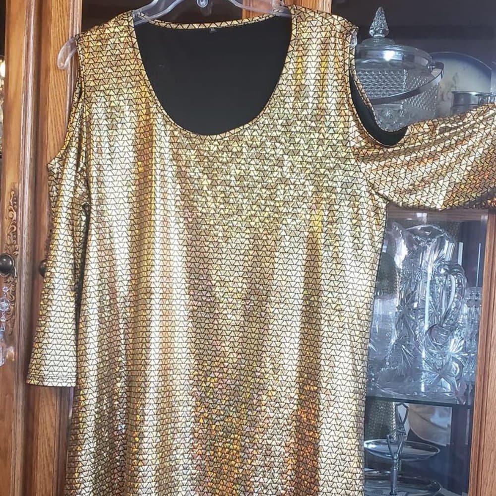 Metalic XL Cold Shoulder Top