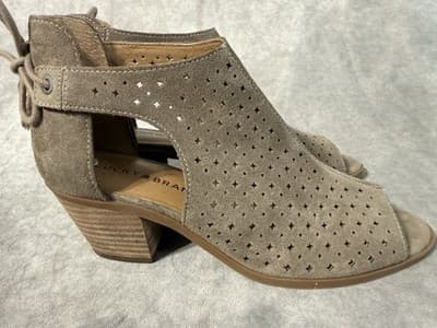 Lucky Brand Leather Womens Chunky Block Heels Sz 7.5 Taupe Beige Peep Toe Shoes