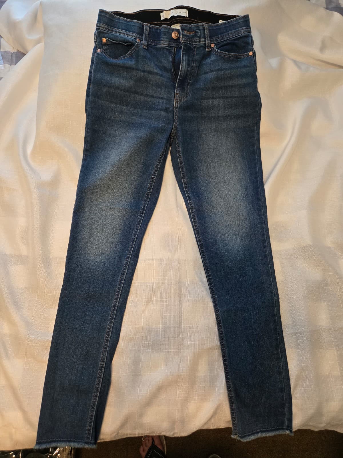 Classic Women's Dark Blue Skinny Jeans Size 8, Item #1015