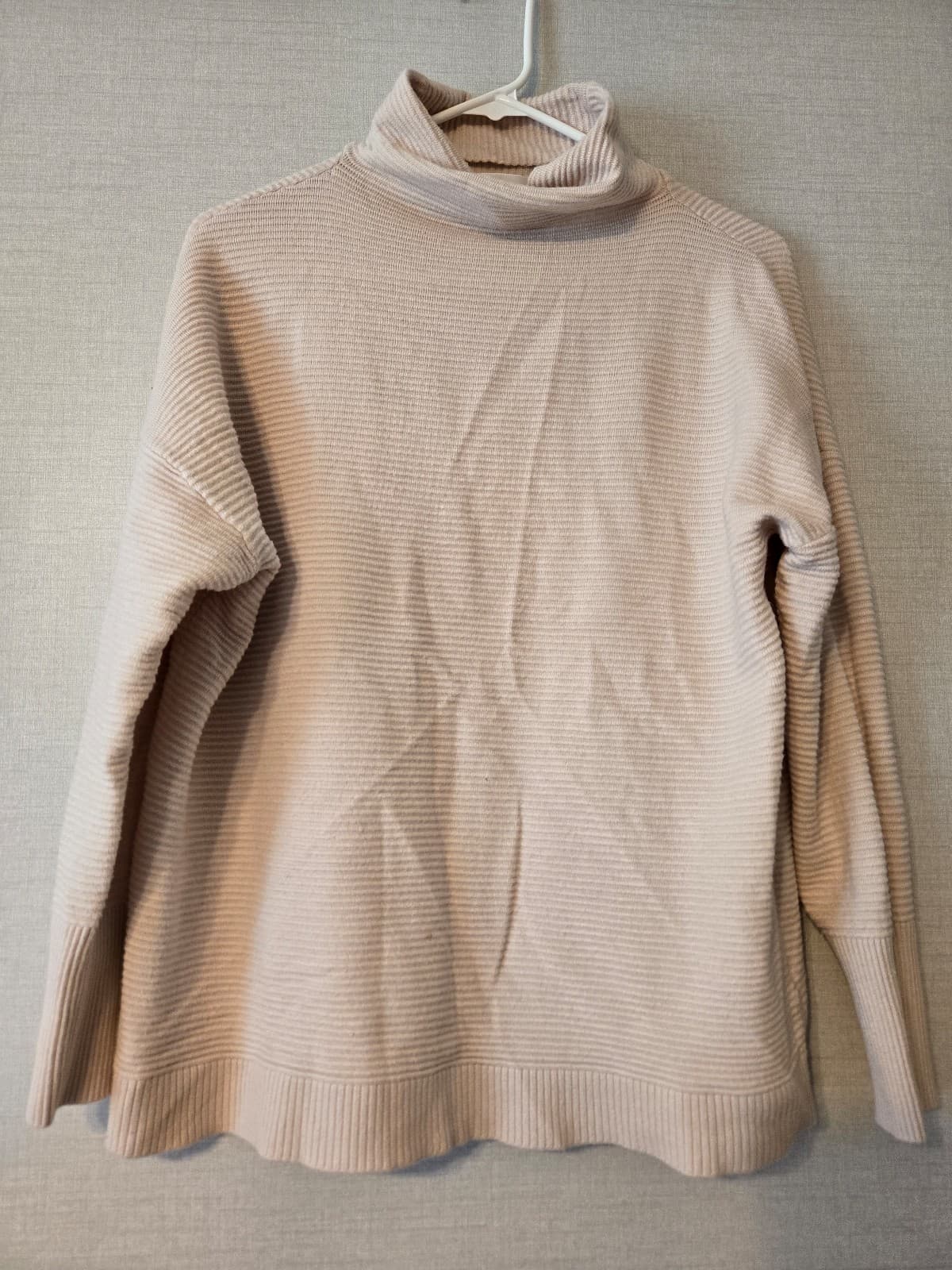 Chelsea & Theodore Ribbed Turtleneck Sweater Size M, Item #1022