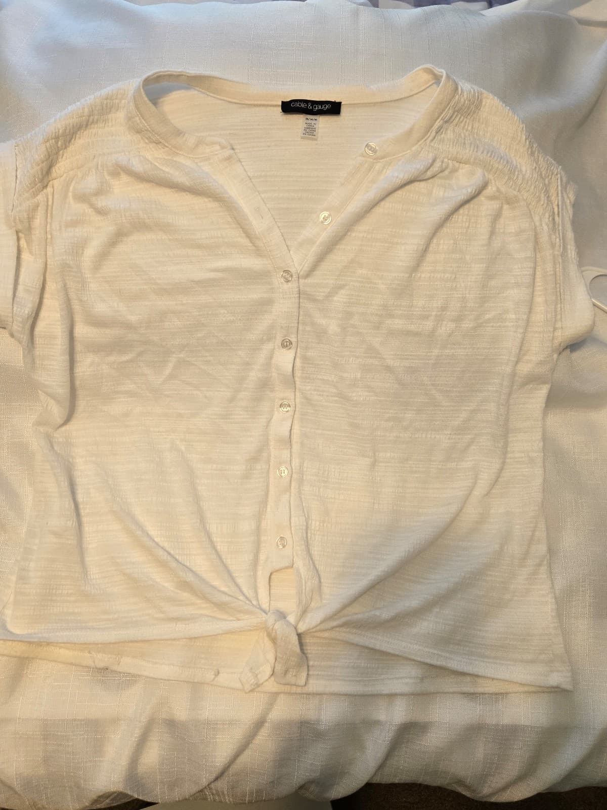 Cable & Gauge Women's White Button-Up Blouse Size M, Item #1018