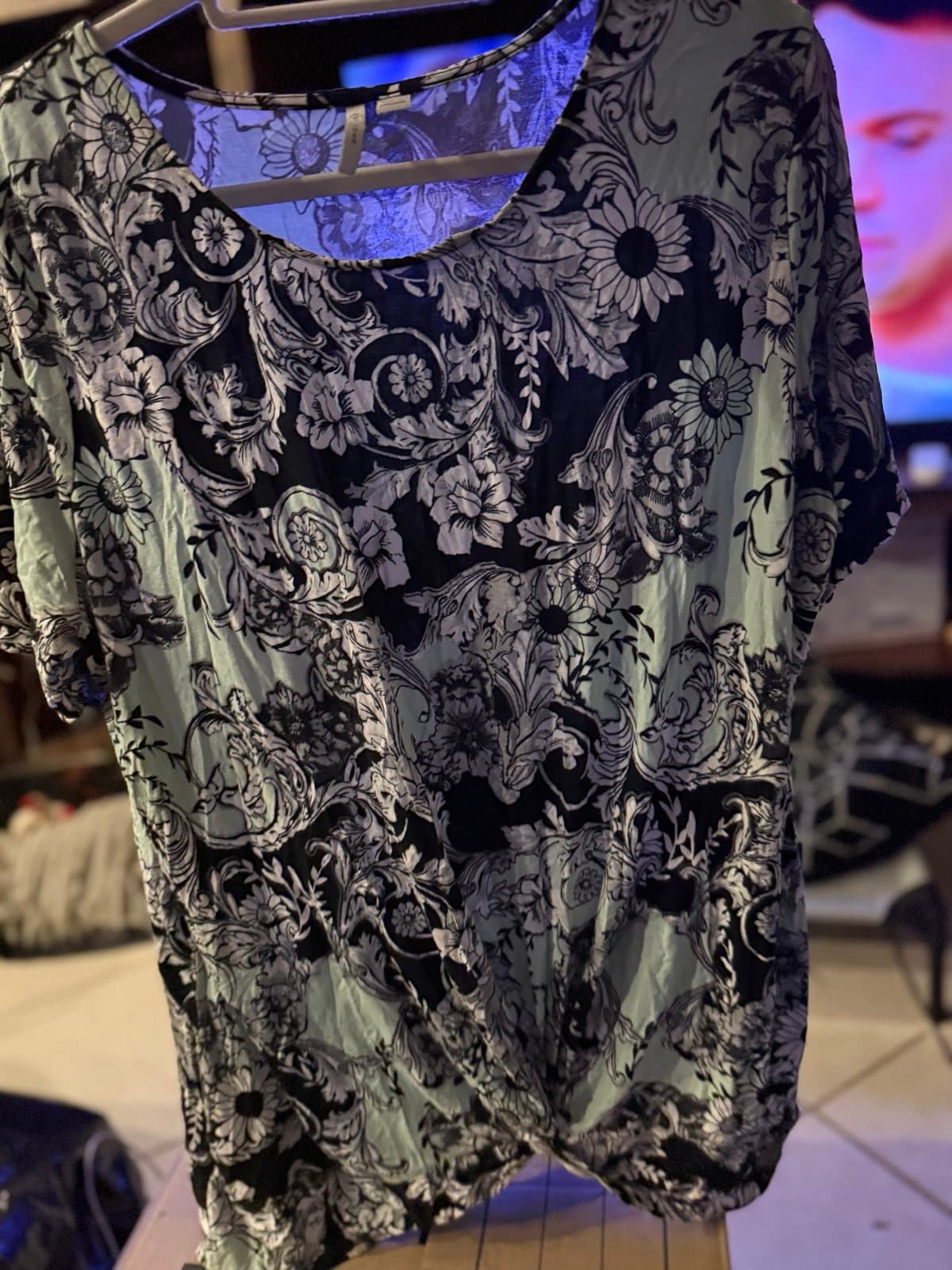 EST. 1946 Floral Blouse 18/20W
