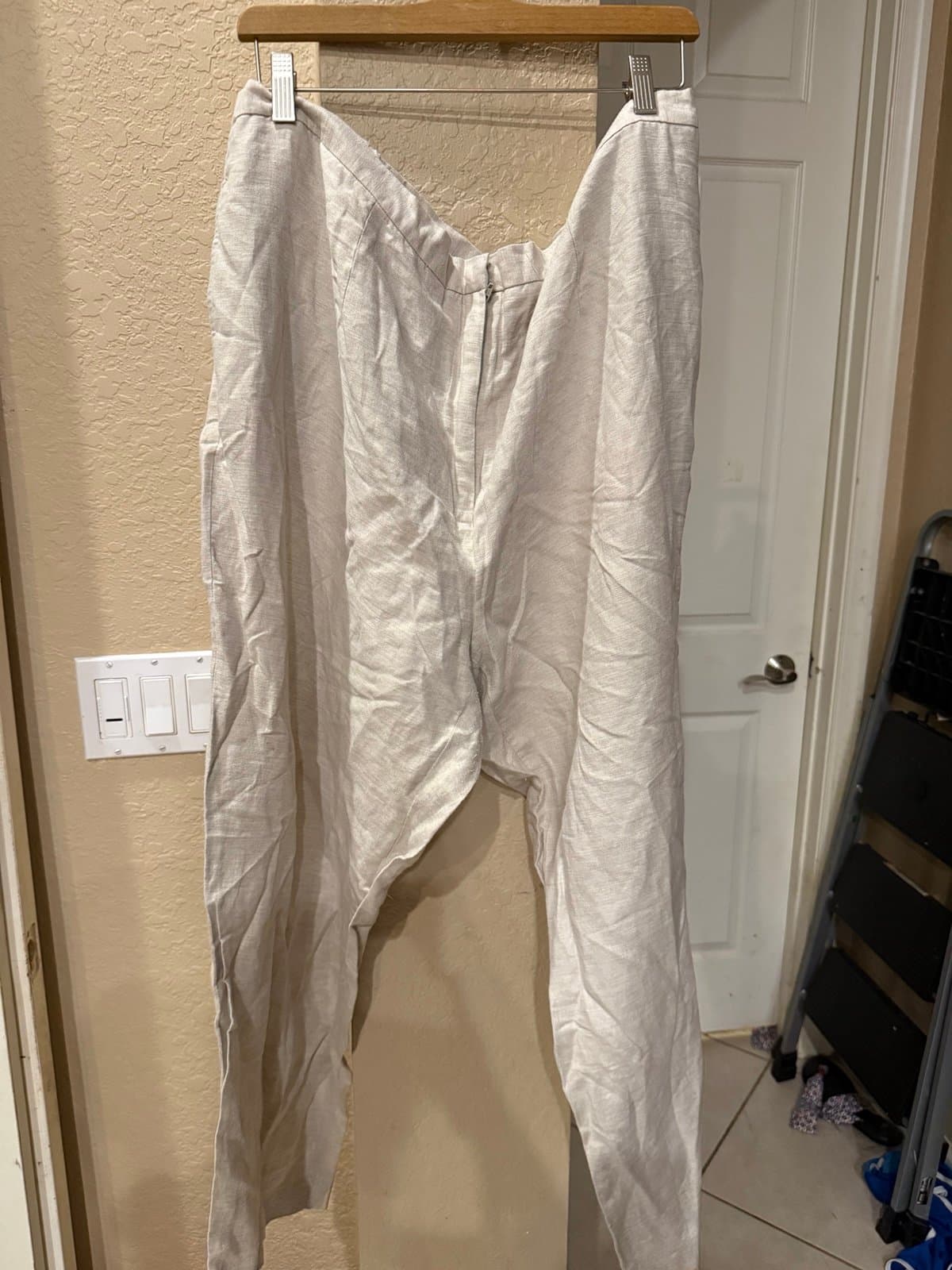 Covington Woman light linen blend pants