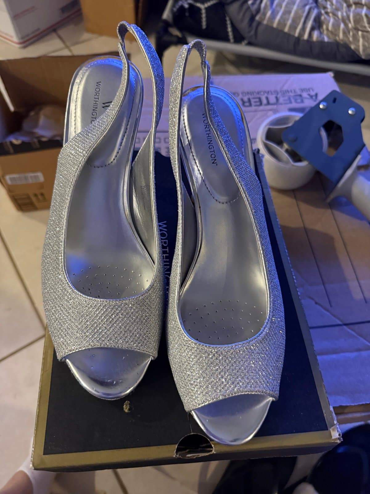 Worthington Wor Dayne Silver Heels Size 9 Medium