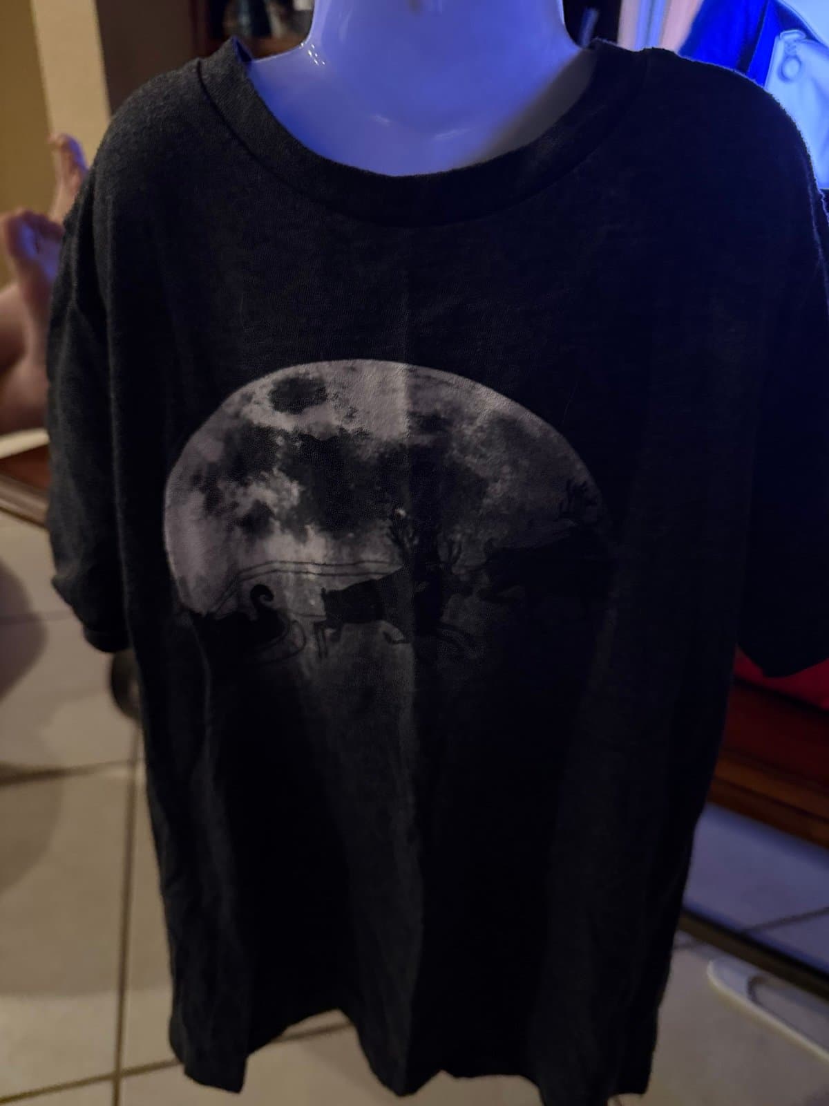Old Navy Kids Dark Grey Moon Santa Reindeer Christmas T-Shirt M (8)