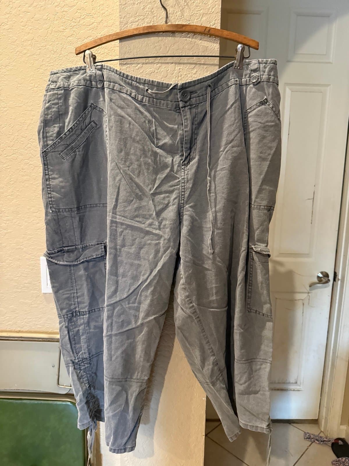 Bundle of women’s plus size 24 bottoms in good pre-owned condition.