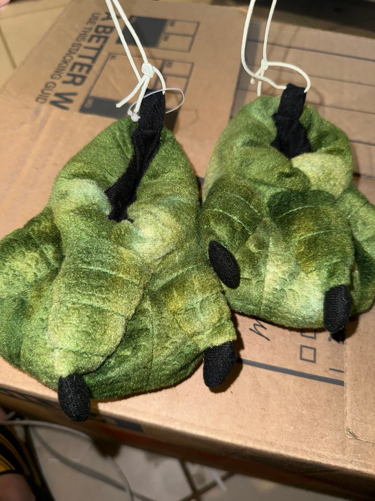 The Children's Place green dinosaur slippers 4/5T