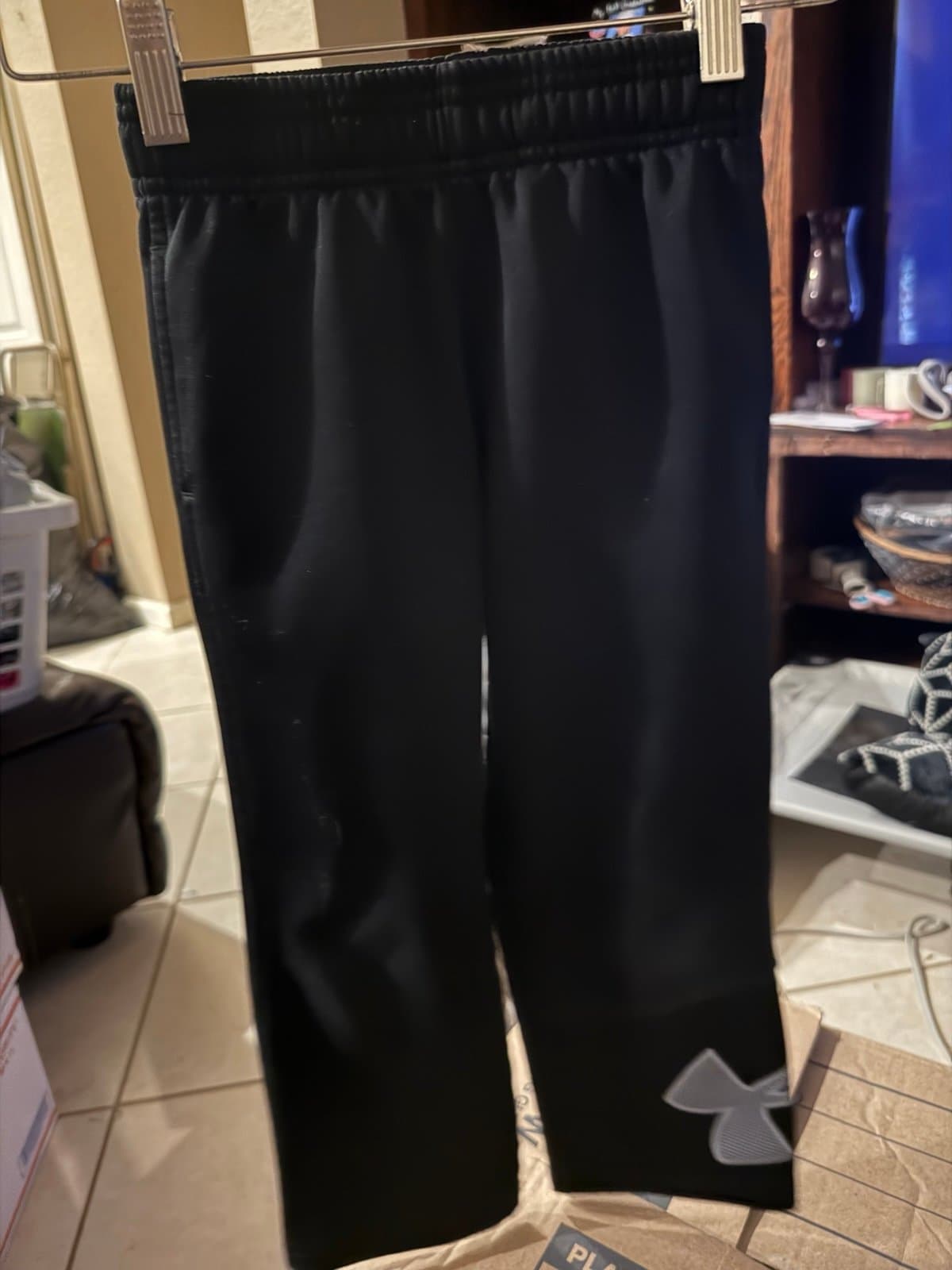 Boys Under Armour Black Athletic Pants Size 4