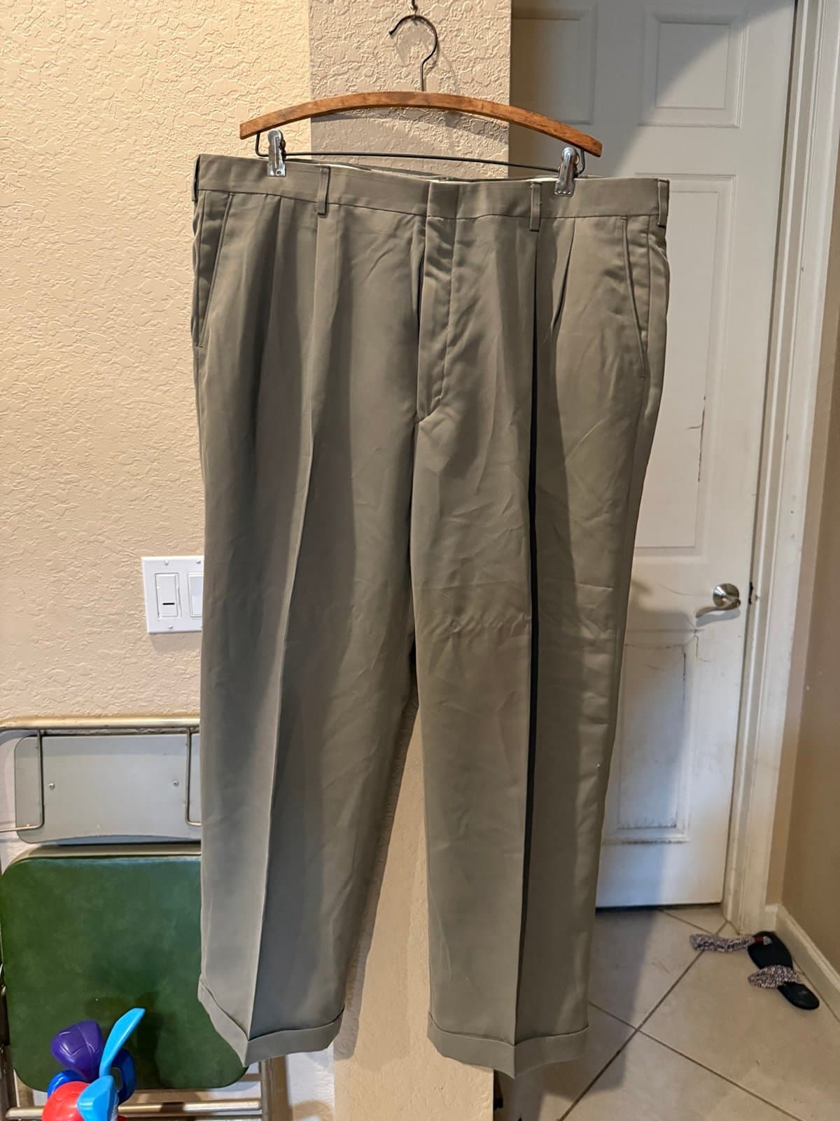 Haggar Collections Men's Khaki Pants