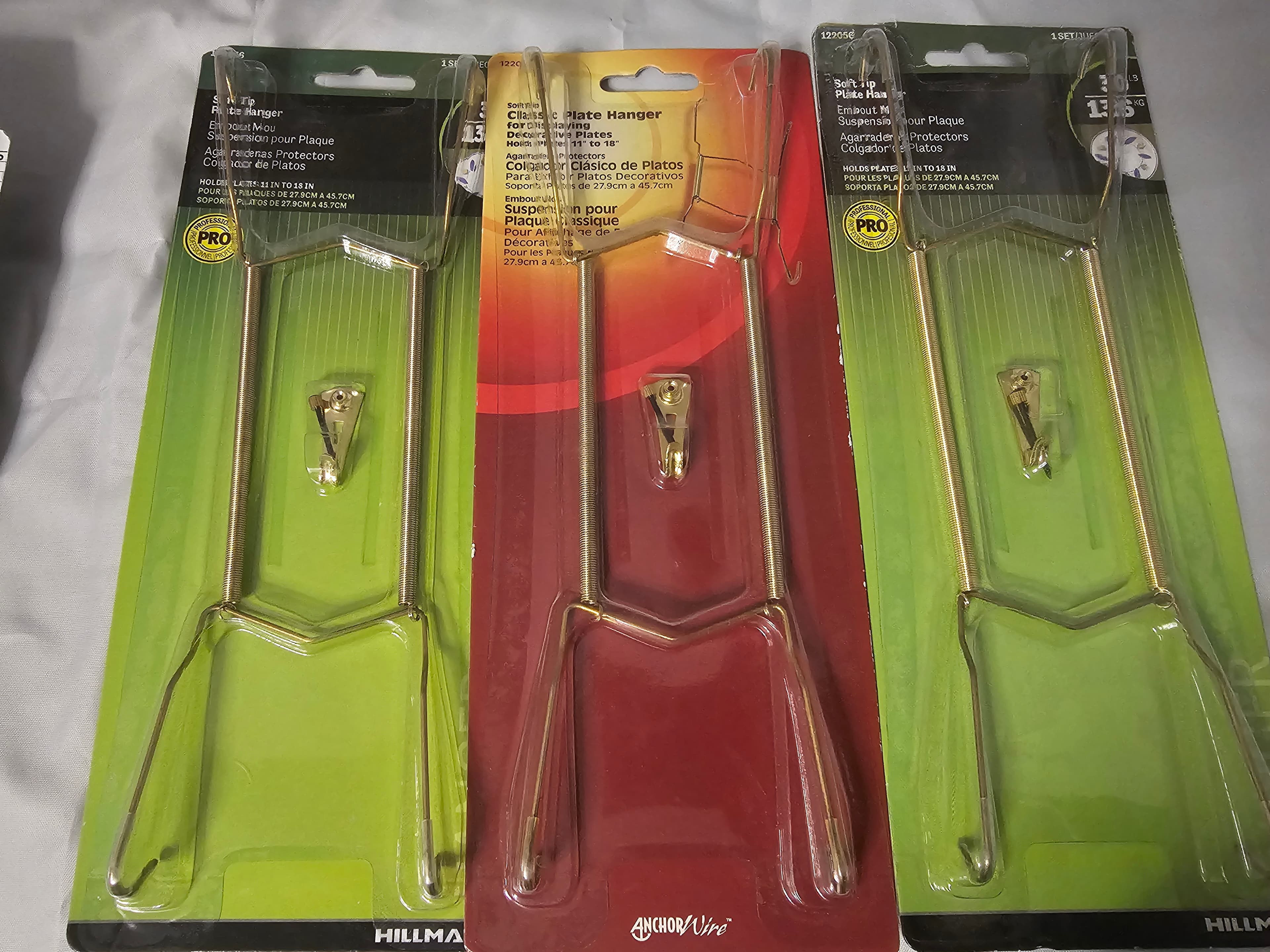Lot of 15 Lot of 15 Hillman Plate Hangers Spring Grippers Picture Plate Hanging Hardware