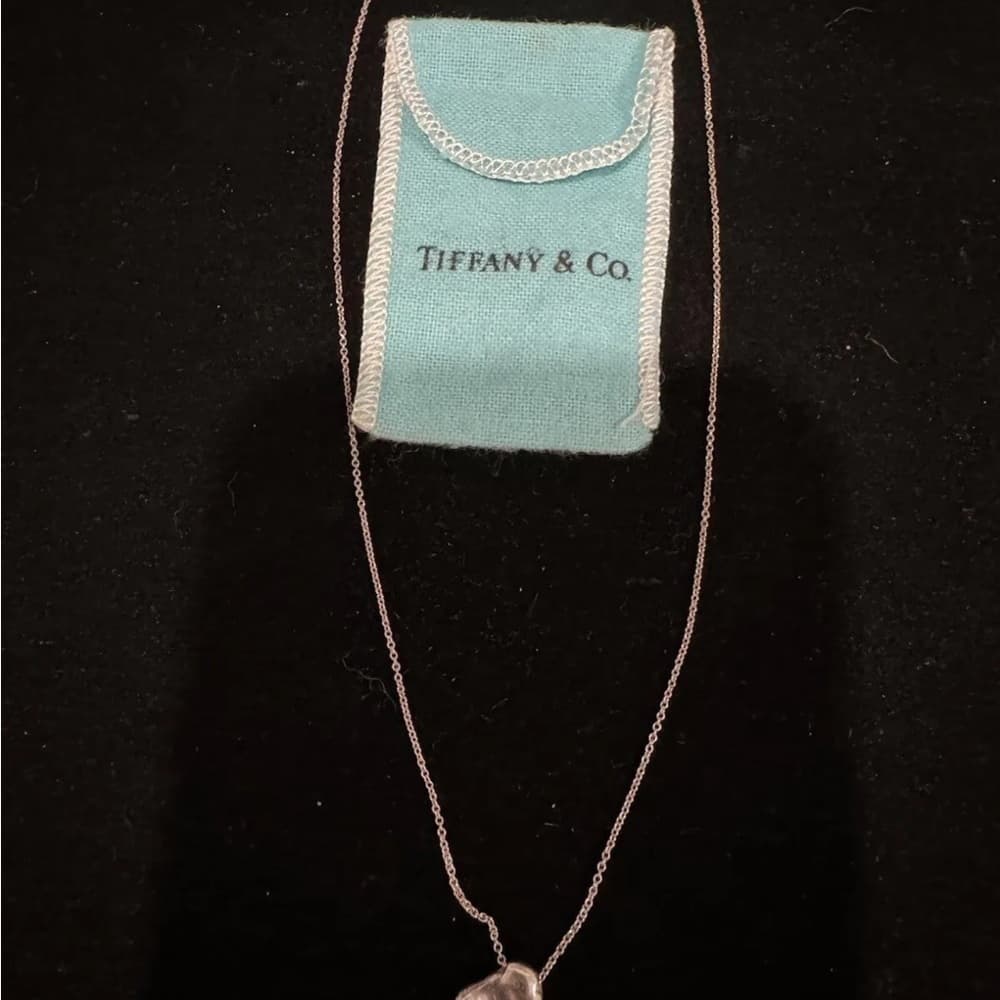 Tiffany Co. Peretti Sterling Silver .925 Heart Necklace With Tiffany Pouch 16”