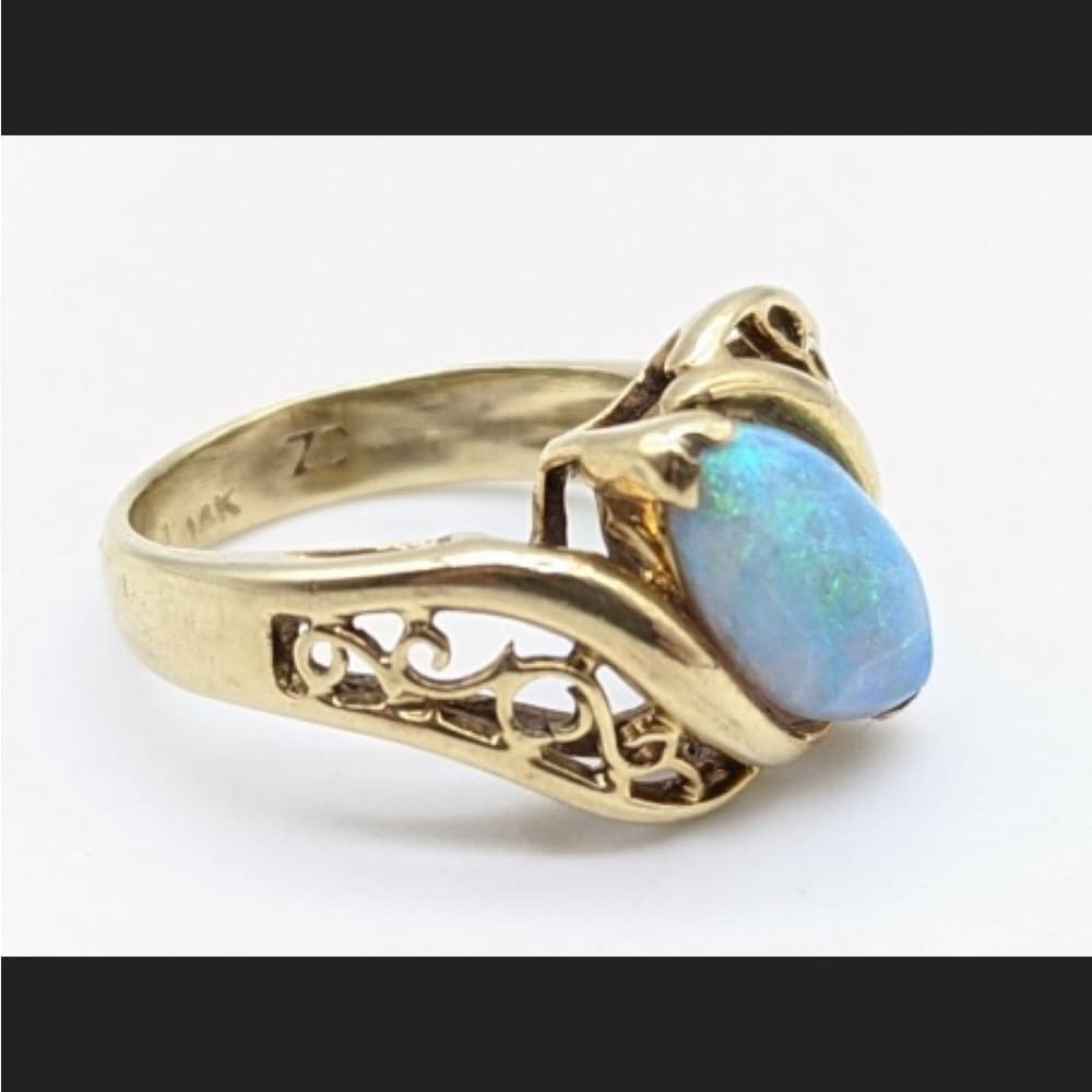 14K Yellow Gold Opal Cocktail Ring. Size 4