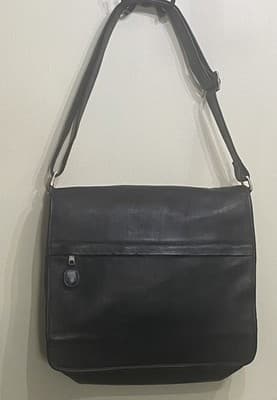 Frye Leather Messenger Crossbody Bag Black Adjustable Strap Interior Zippers
