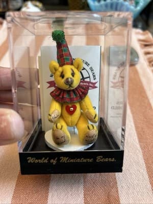 World of Miniature Bears Checkers Clown Ruffle Collar Signed 1038 Collectors