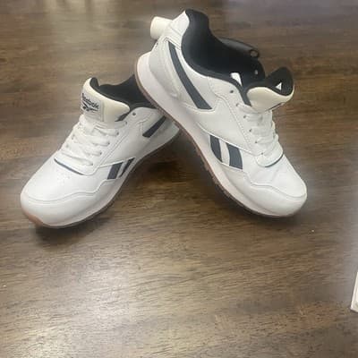Reebok Classic Style Women’s Sneaker White Black Gum Sole Synthetic Upper 7.5