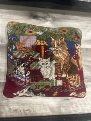 Christmas Needlepoint Throw Pillow Cat Kitten Red Velvet Backed Square 13”