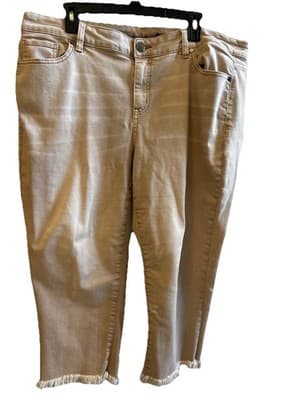 Lane Bryant Girlfriend Crop Pale Pink Denim Jeans 18 STRETCHY Precious