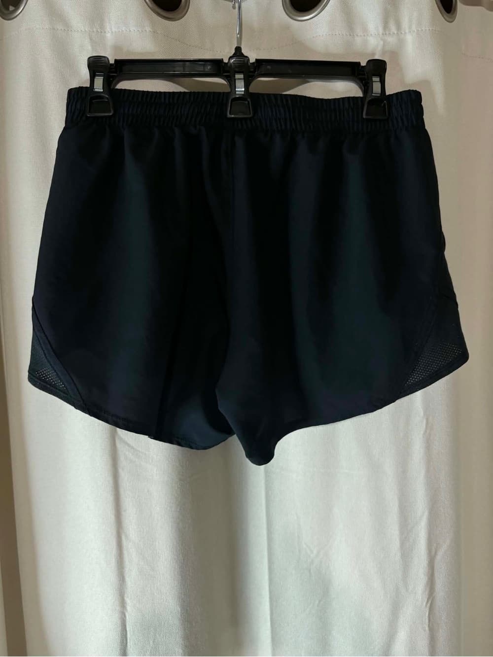 Under Armour Women’s Athletic Summer Gym Black Running Shorts size small