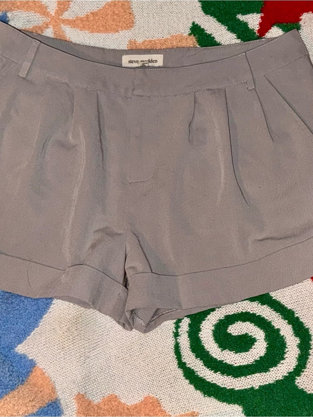 Steve Madden Gray High-Waist Pleated Cuffed Shorts size 9