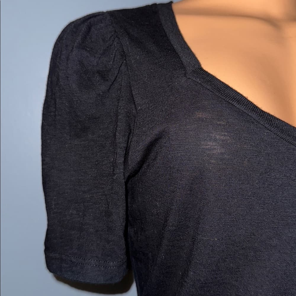 Evereve Sundry Black Puff Sleeve Top – Chic and Versatile, Size 0