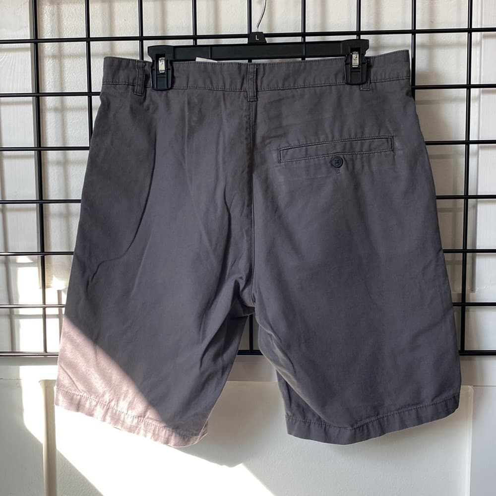 Men’s gray shorts