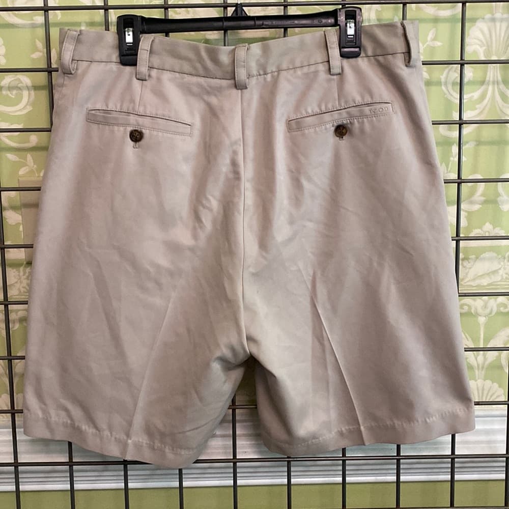 Izod khaki pleated shorts