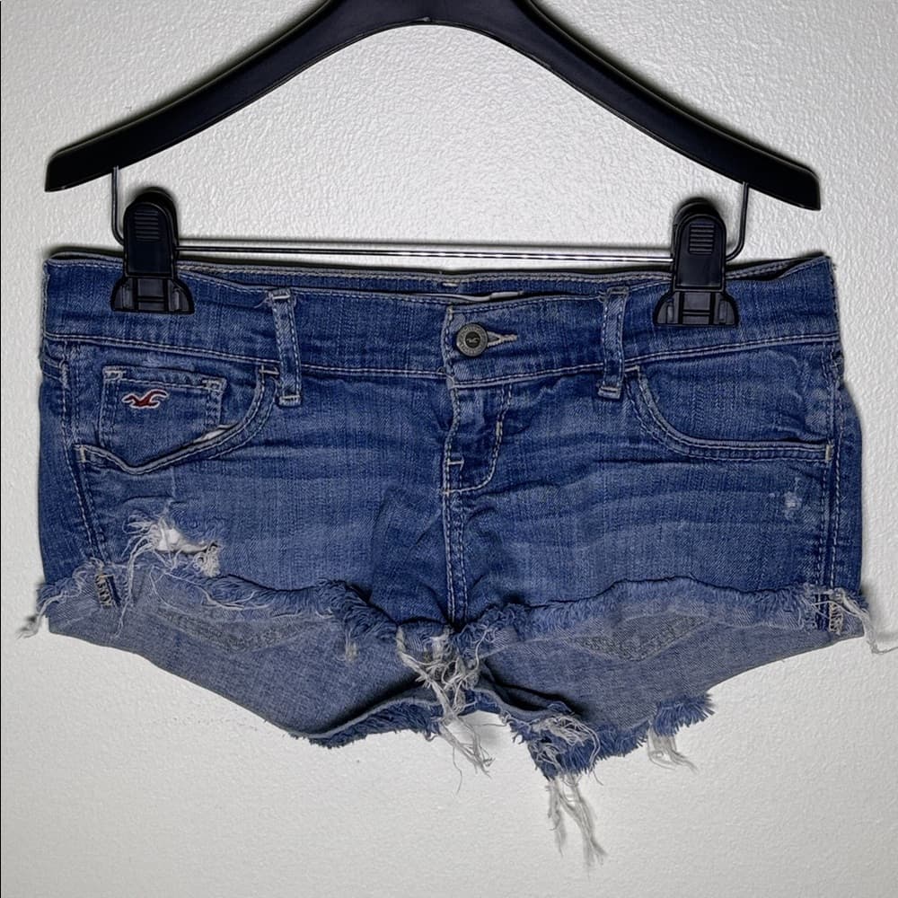 Hollister Distressed Denim Shorts - Size 3 (Juniors)