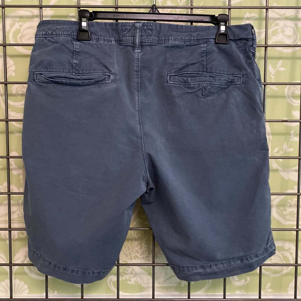 American Eagle gray cargo shorts*