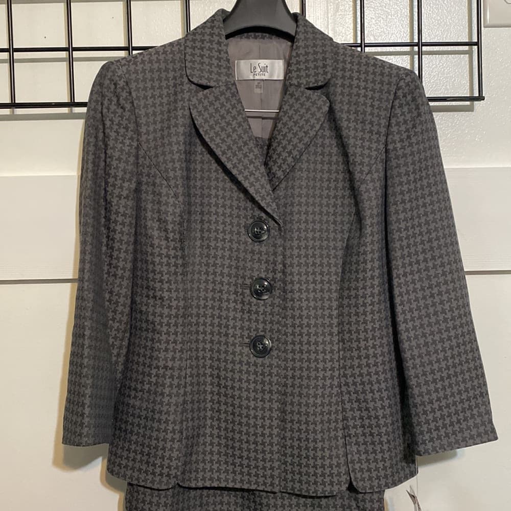 Le Suit 2 piece skirt/jacket set