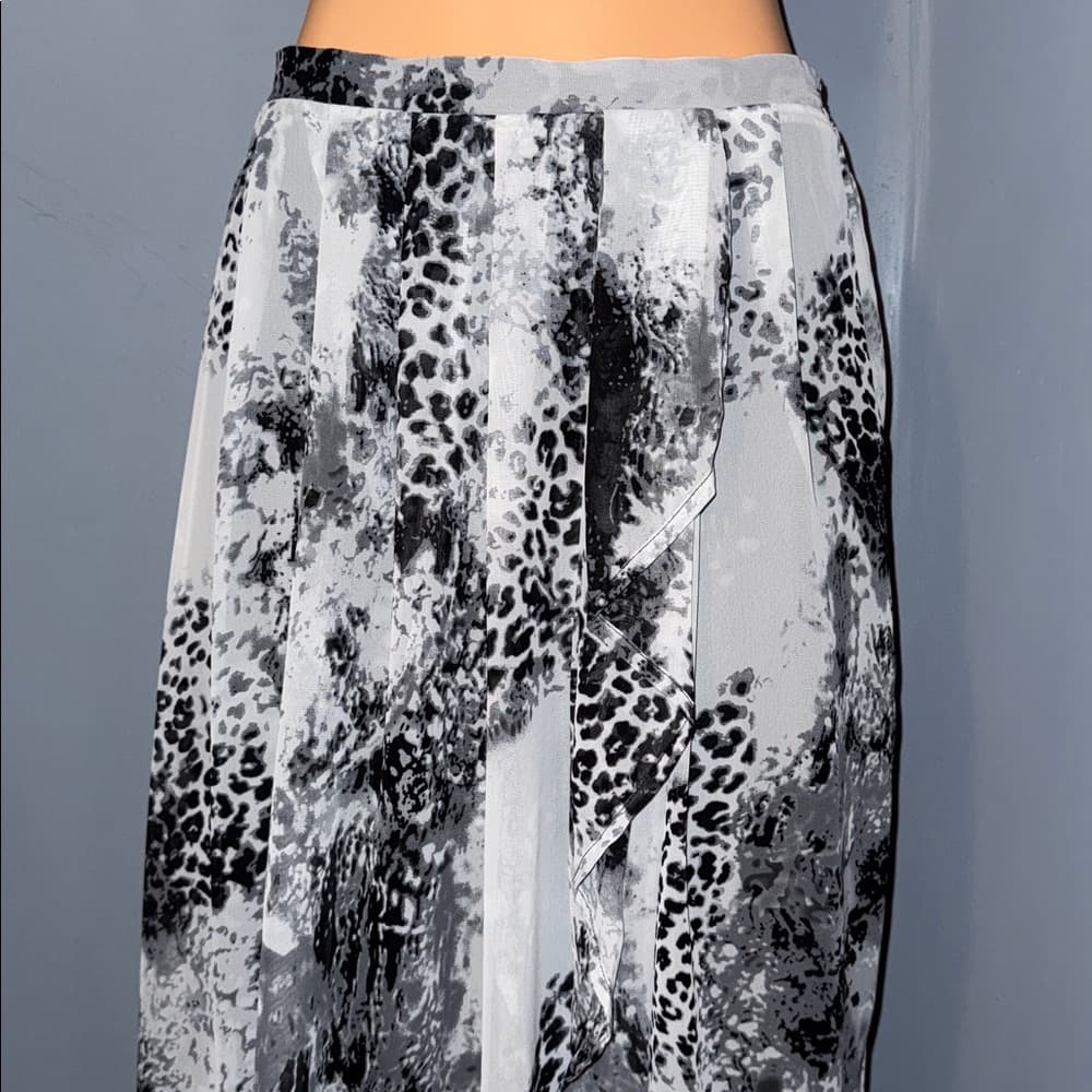 Stylish Black Rainn Asymmetrical Skirt - Size Small