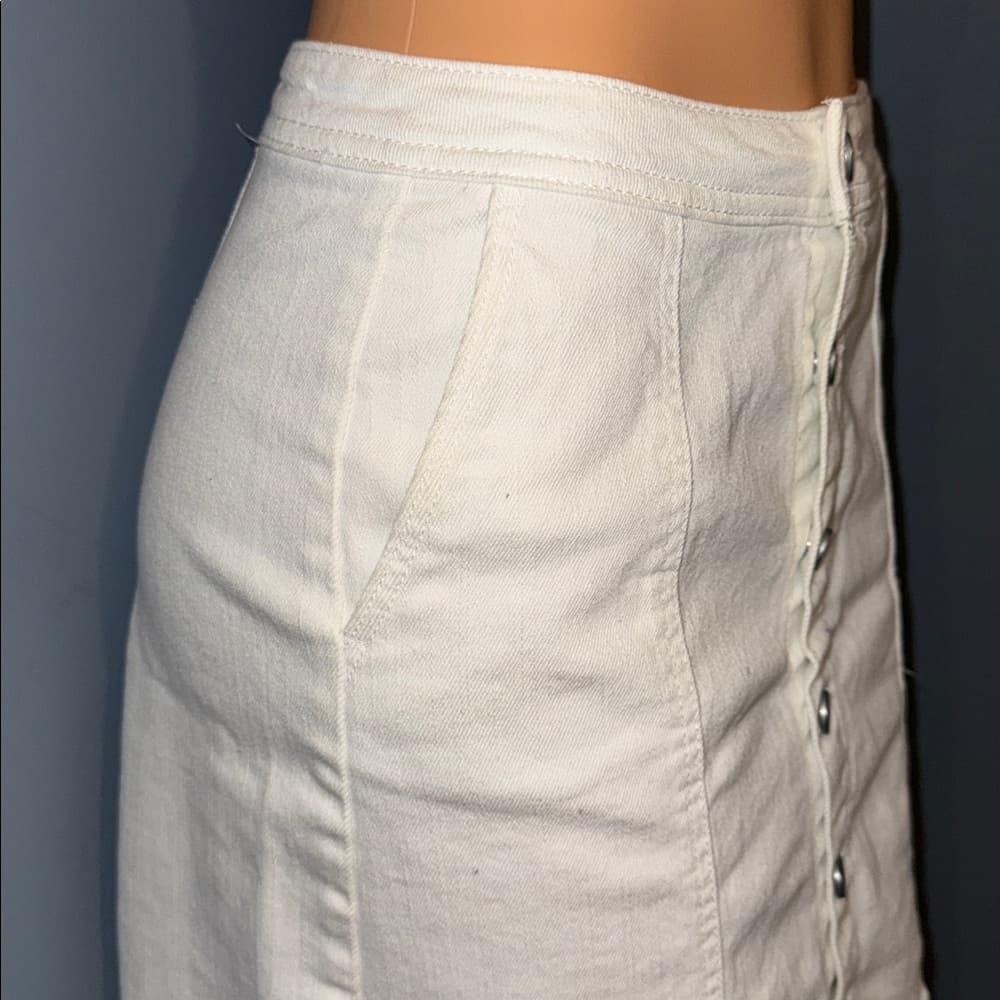 A New Day White Button-Front Denim Skirt – Size 6