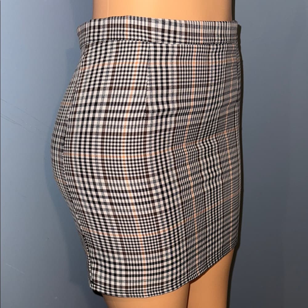 Chic Boohoo Plaid Mini Skirt - Size 6