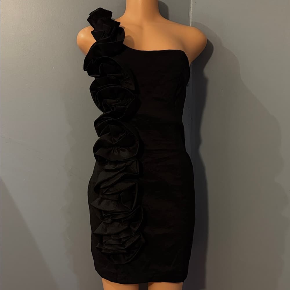 Snap Black One-Shoulder Ruffle Dress
