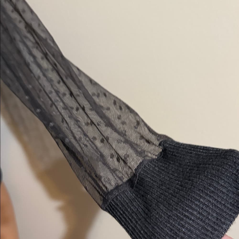 Chic Women's Gray Top with Sheer Sleeves