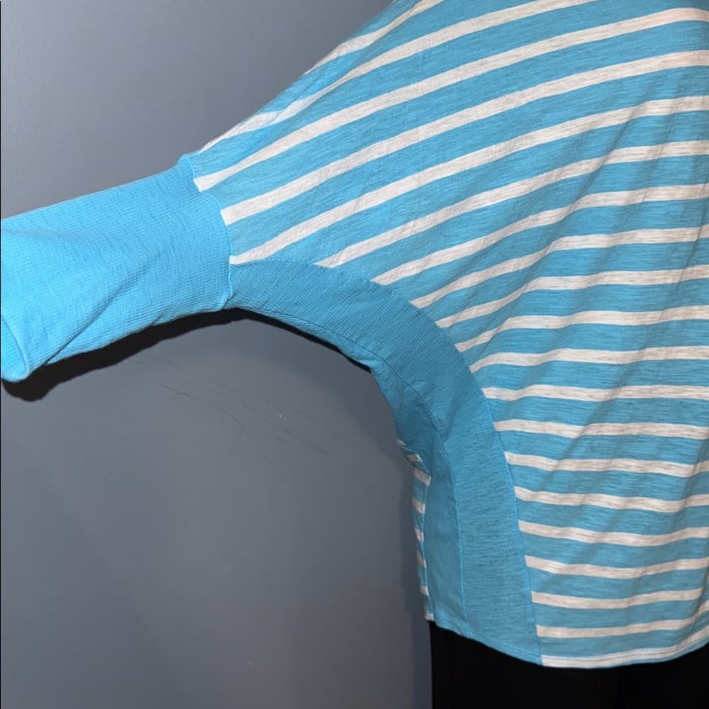 Chic Stylus Striped Top - Size Medium