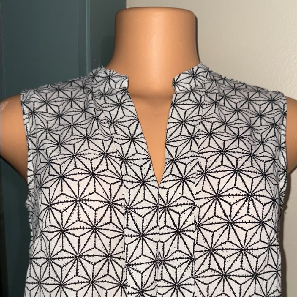 H&M Black and White Geometric Blouse