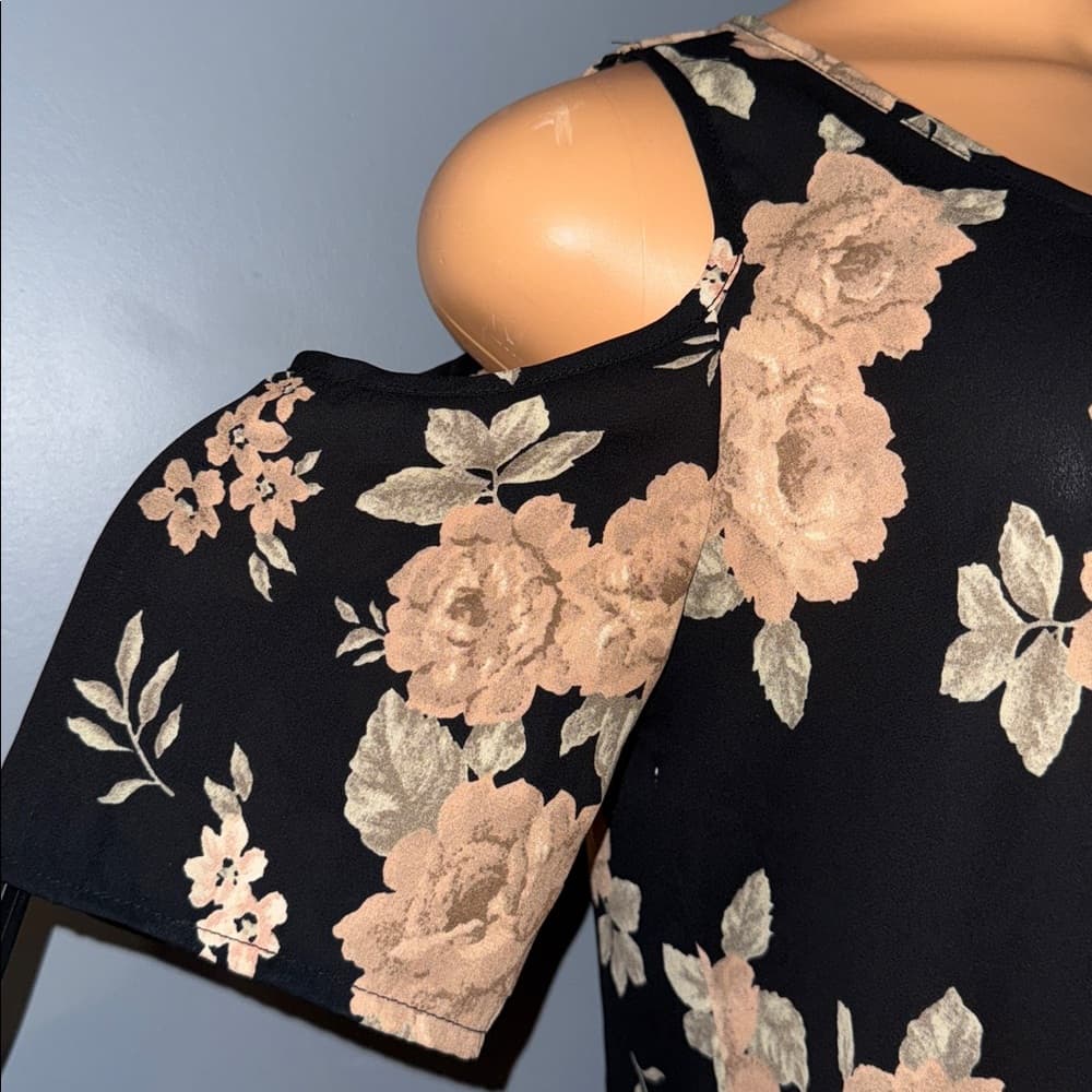 Sienna Sky Cold-Shoulder Top, Size Small