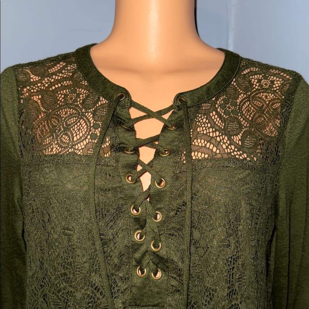 Stylish No Boundaries Lace-Up Top – Size Large