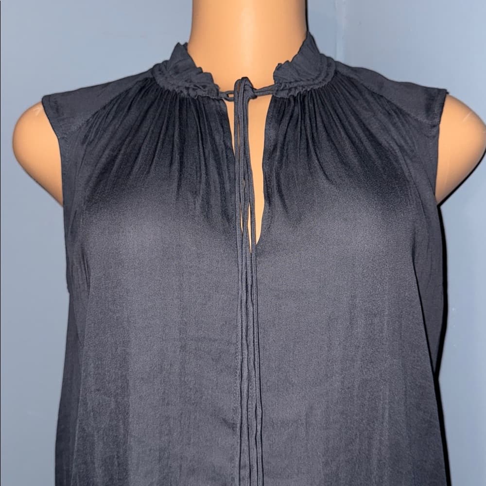 Elegant LOFT Sleeveless Blouse – Size XS