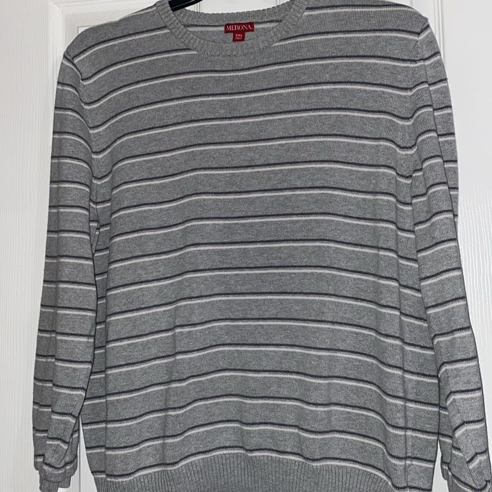 Grey striped sweater with double cuffed sleeves