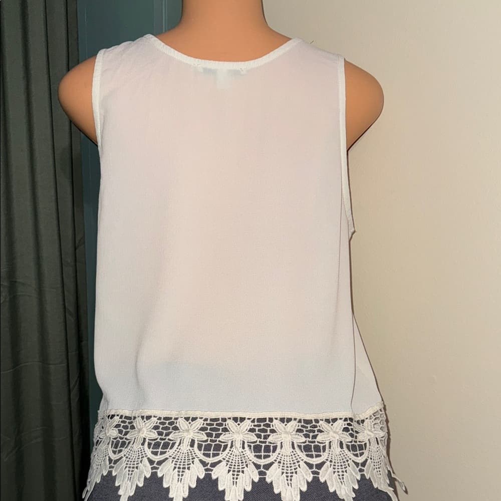 Papaya Cream Colored Sleeveless Top with Lace Hem