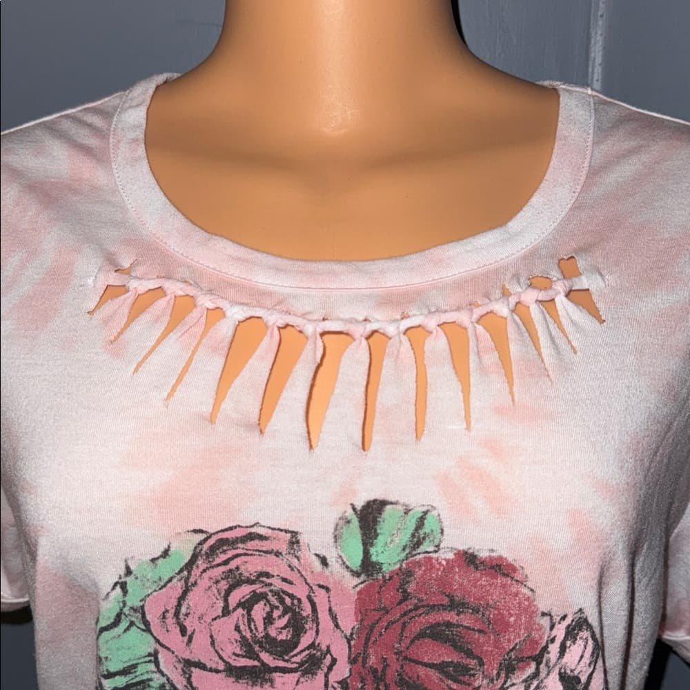 Stylish Frida Kahlo Graphic Tee – Size Large