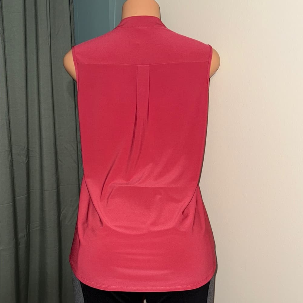 Chic Sleeveless Button-Up Blouse in Vibrant Pink