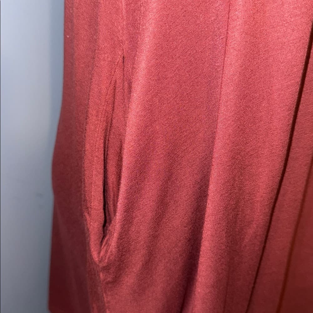 Try This Flowy Tank Top with Pockets – Size Small