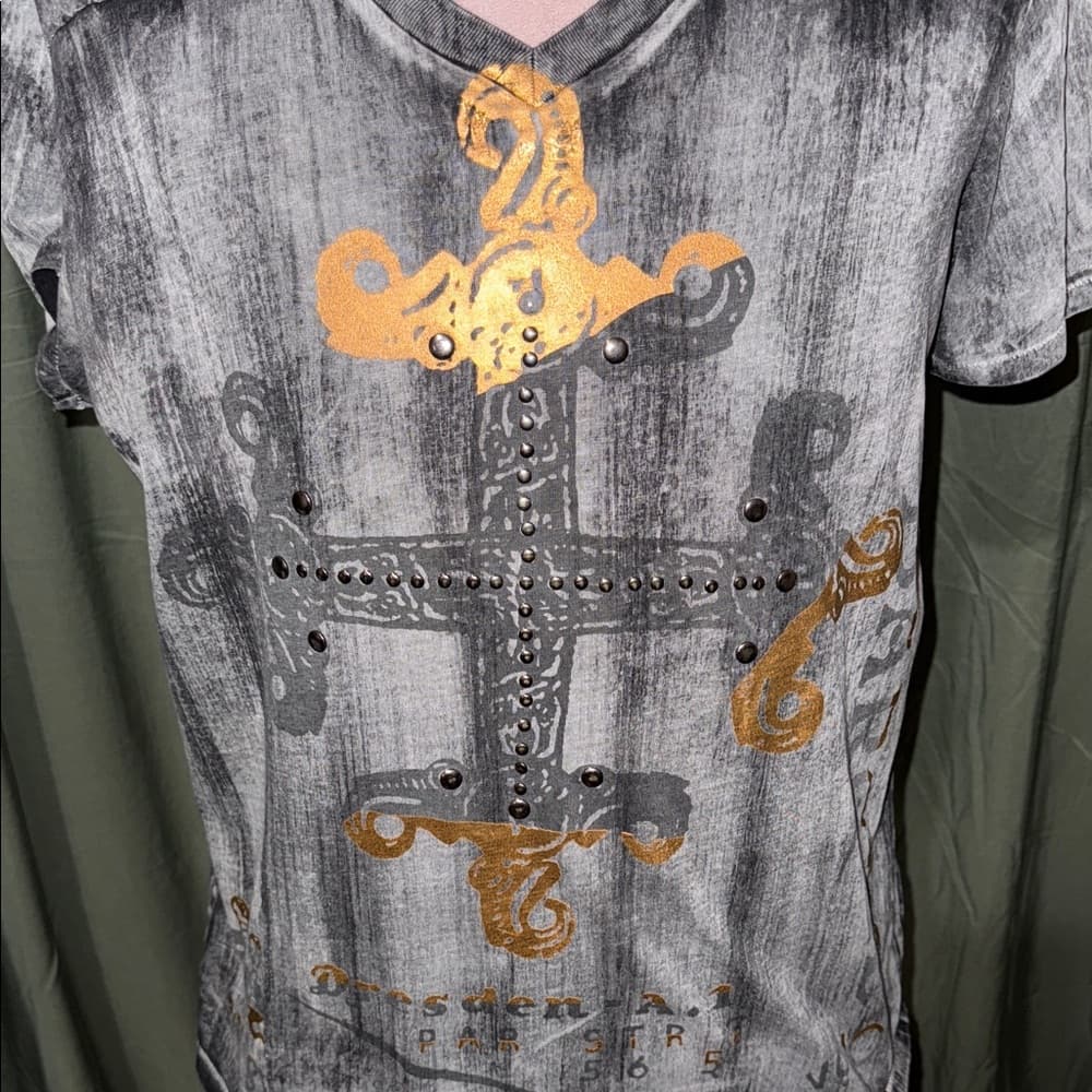 Guess Gray and Gold Short Sleeve Tee