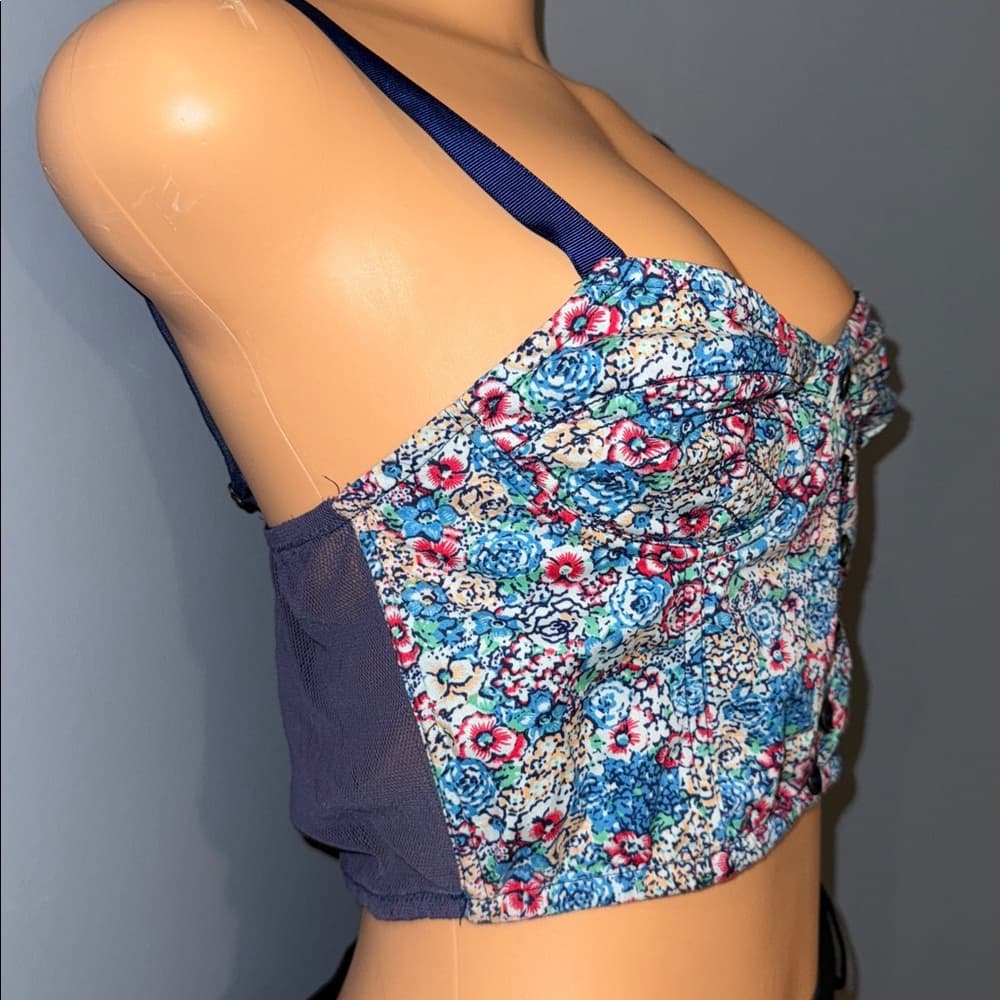 I Love H81 Floral Print Button-Up Crop Top - Size Large